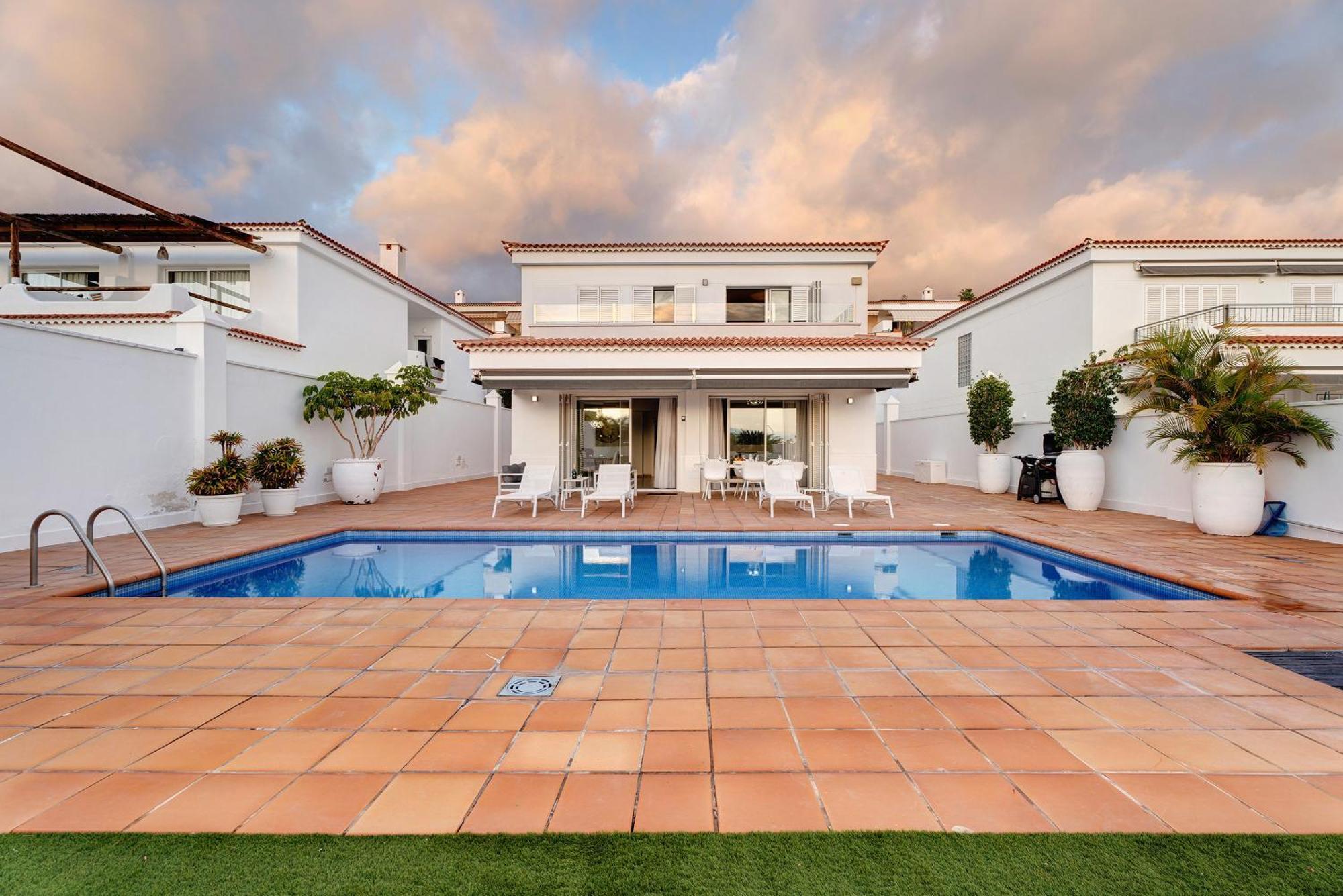 Espectacular Aurora By Paramount Holidays Villa